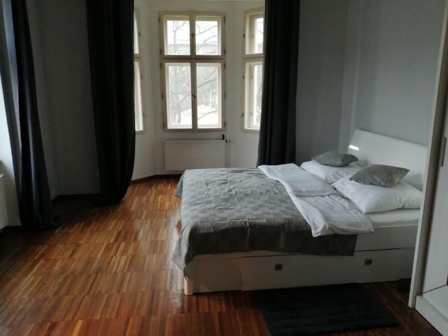 2 Bedrooms Close Vysehrad - Congress Centrum Prag Exteriör bild