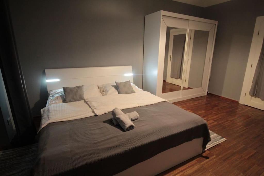 2 Bedrooms Close Vysehrad - Congress Centrum Prag Exteriör bild